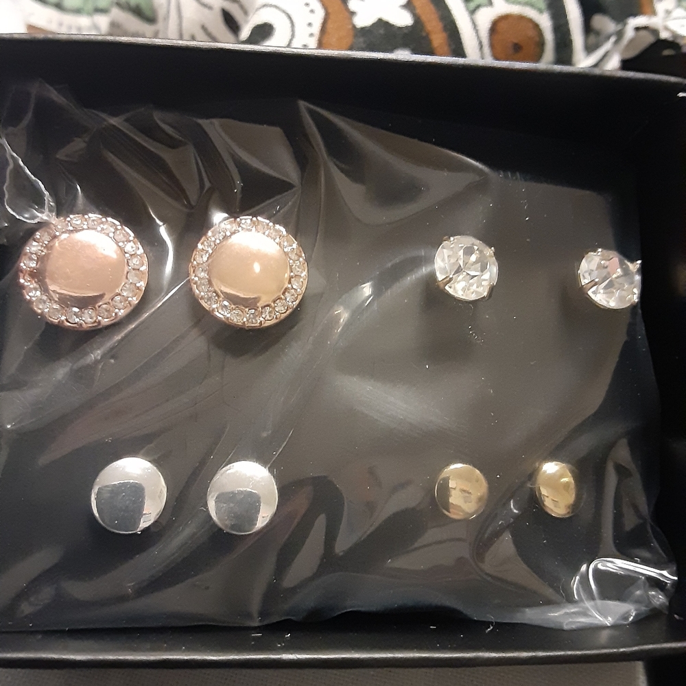 Avon Tritone Stud Earring 4pc Set $12 Free Gift With Purchase